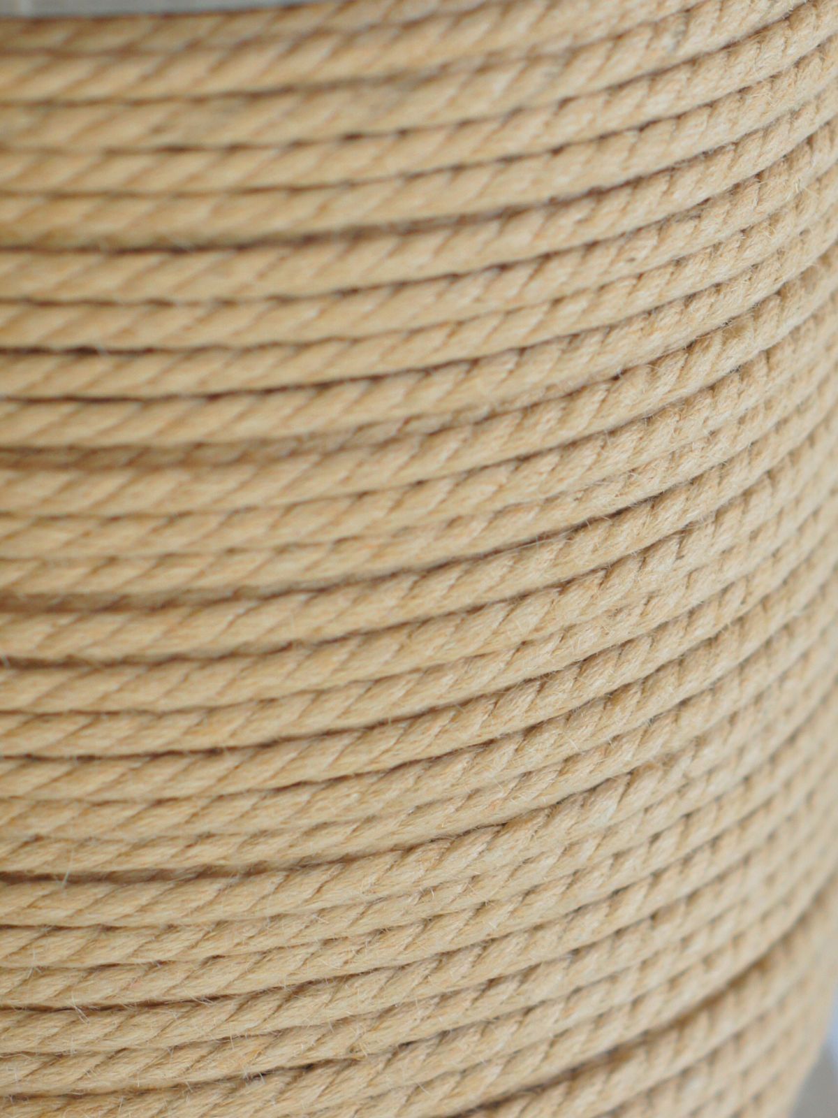 Mitsuki MAXI-ROLL, ~5,8kg, multi-ply loose-lay jute rope for Shibari and Kinbaku applications, untreated, JBO-free Mitsuki MAXI-ROLL, ~5,8kg, multi-ply loose-lay jute rope for Shibari and Kinbaku applications, untreated, JBO-free